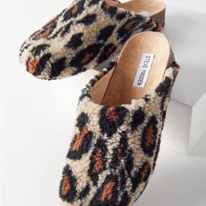 Steve Madden Vesa Leopard Slipper
